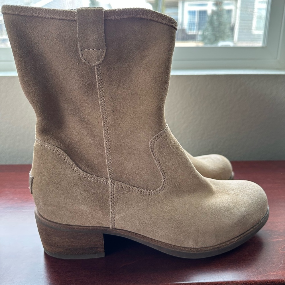 UGG Women's Classic Tan Suede Heeled Boots